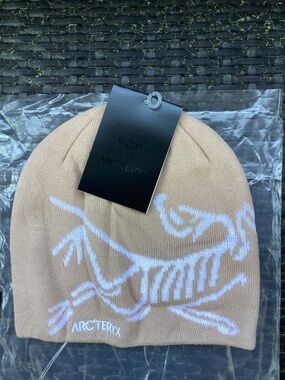Arc'teryx Beige Beanie with White Logo Knit